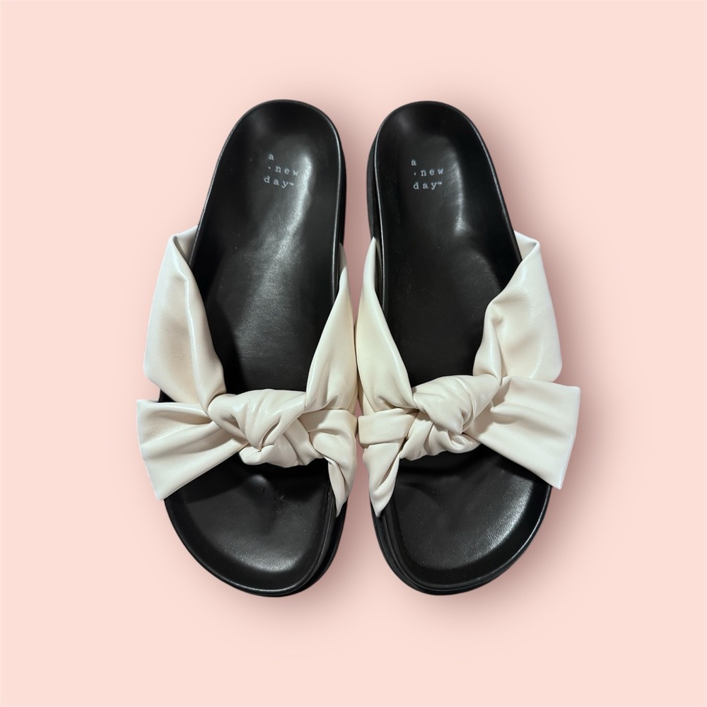 A New Day Women's Black and Cream Slide Sandals